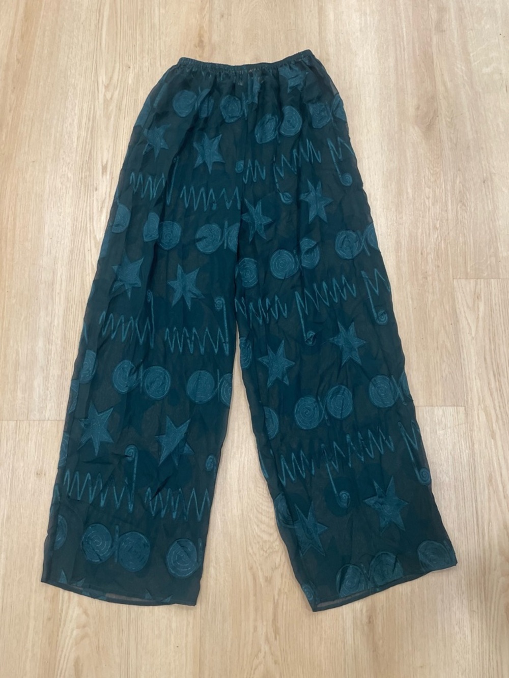 Vintage Victoria's Secret hunter green sheer pants with star design. Size S